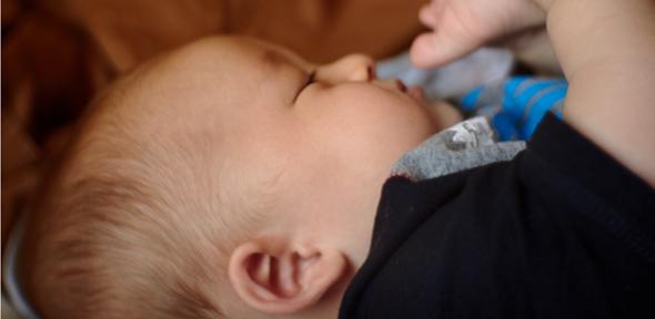 Baby toes stretch (cropped)
