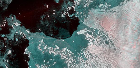 Sentinel-1 image composite depicting the highly fractured and fast-flowing frontal margin of the Thwaites and Crosson ice shelves