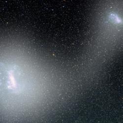 Pale white veils and the narrow bridge between the clouds represent the distribution of the RR Lyrae stars 