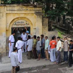 Queuing to vote in India