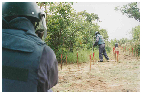 Landmine clearances in Angola (credit Justin Pearce)