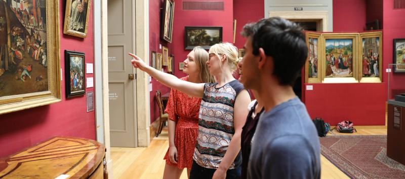 Students at the Fitzwilliam Museum. (Image © University of Cambridge)