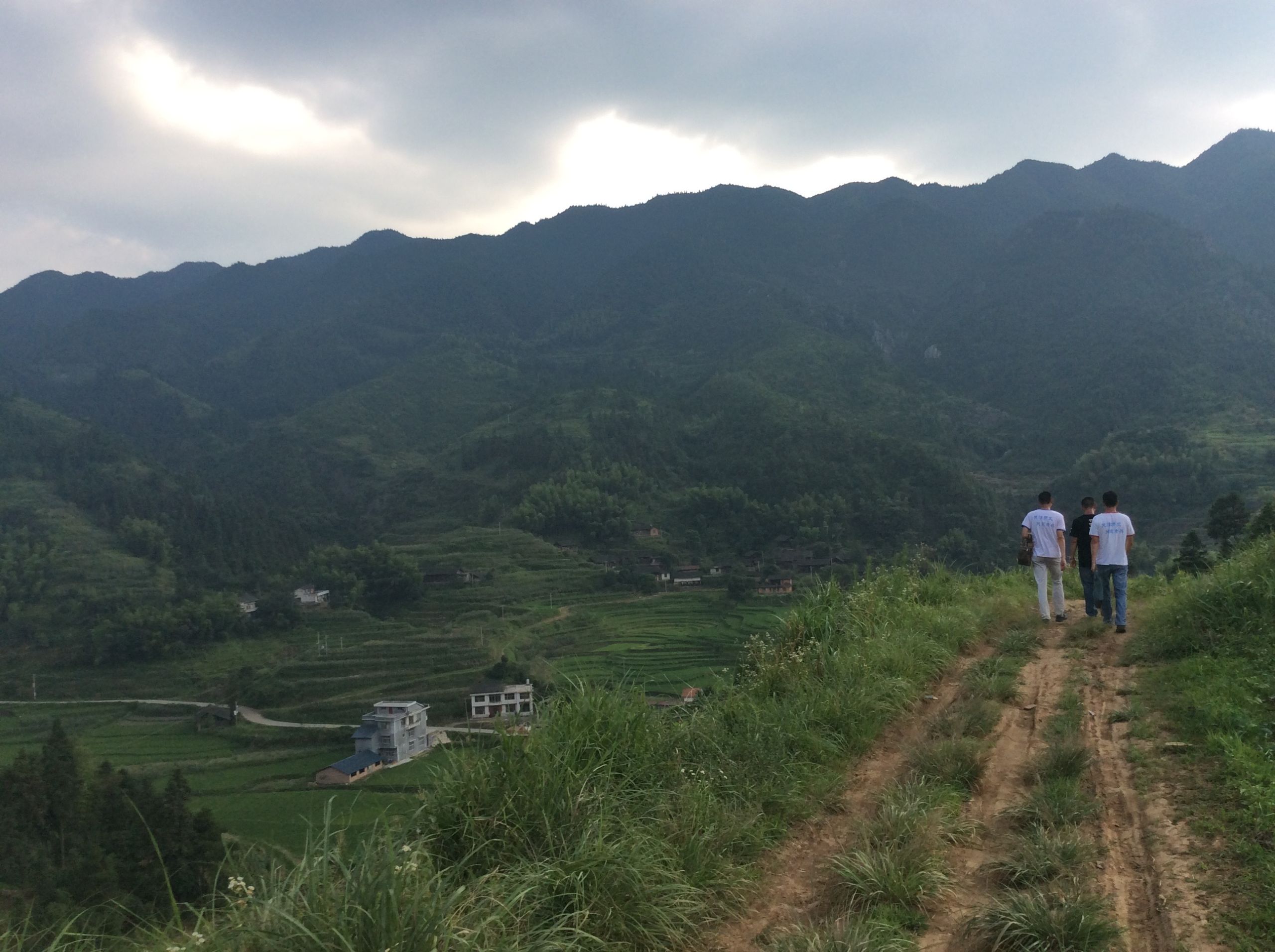 Volunteers in search of KMT veterans in Hunan Province in 2015. Photography: Zhenru Jacqueline Lin