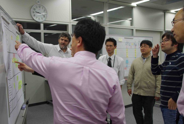 Rob Phaal roadmapping in Tokyo in 2012. Photo: Yasuo Ikawa