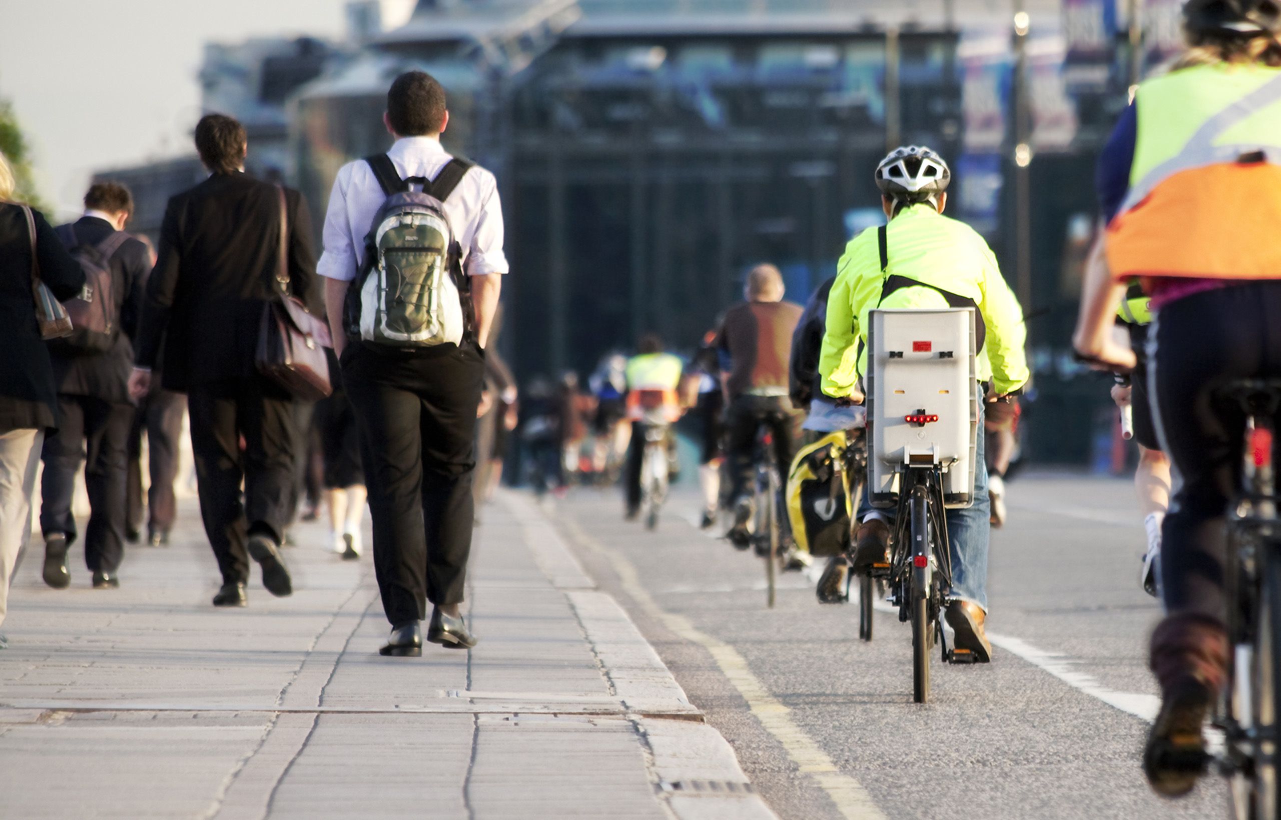 Commuters on foot and cycling. Credit: DesignSensation/ Getty