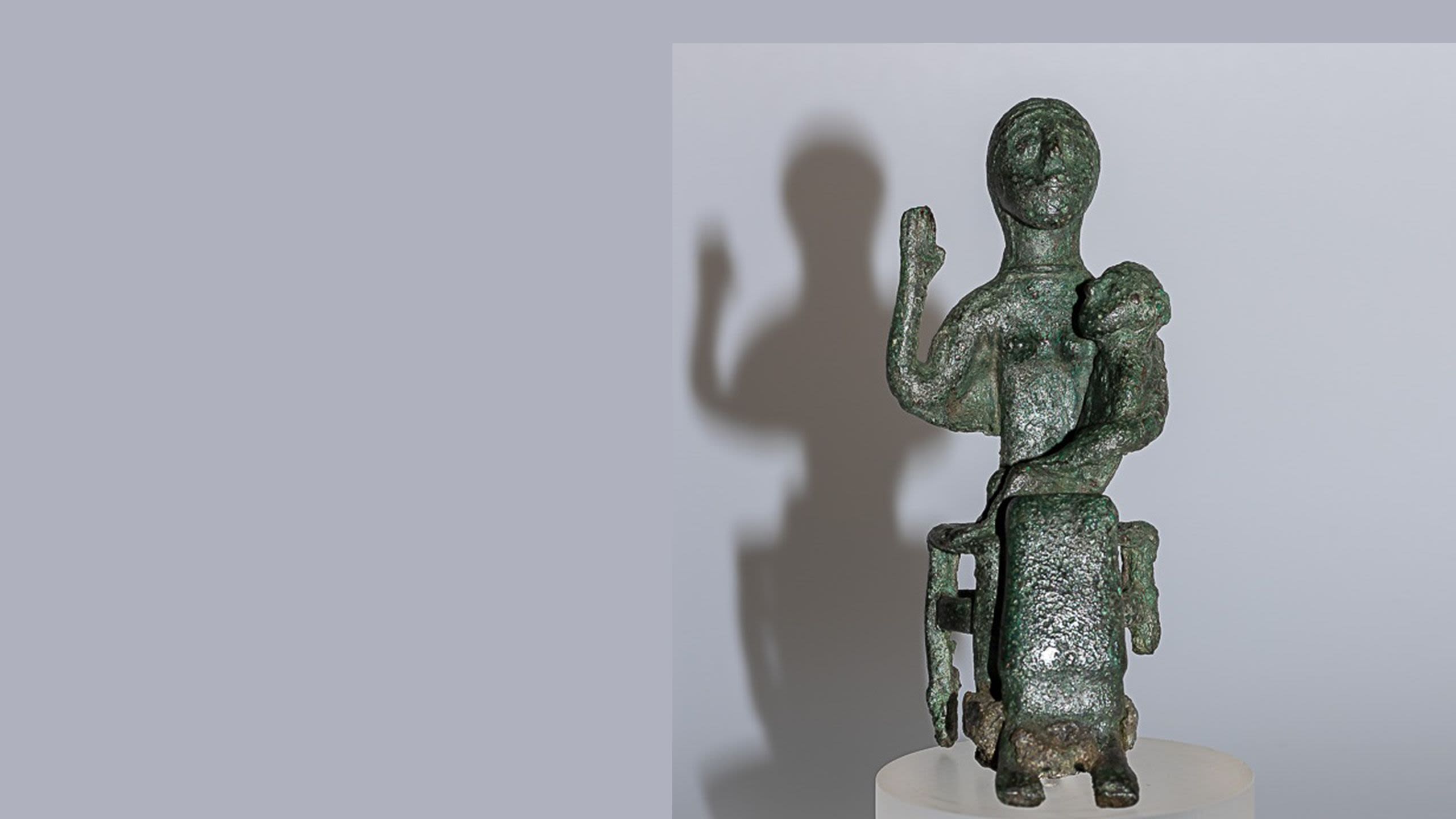 Bronze figurine of a seated woman with a child (bronze, 1000–600 bce). Excavated at Santa Vittoria Serri, Sardinia. National Archaeological Museum, Cagliari