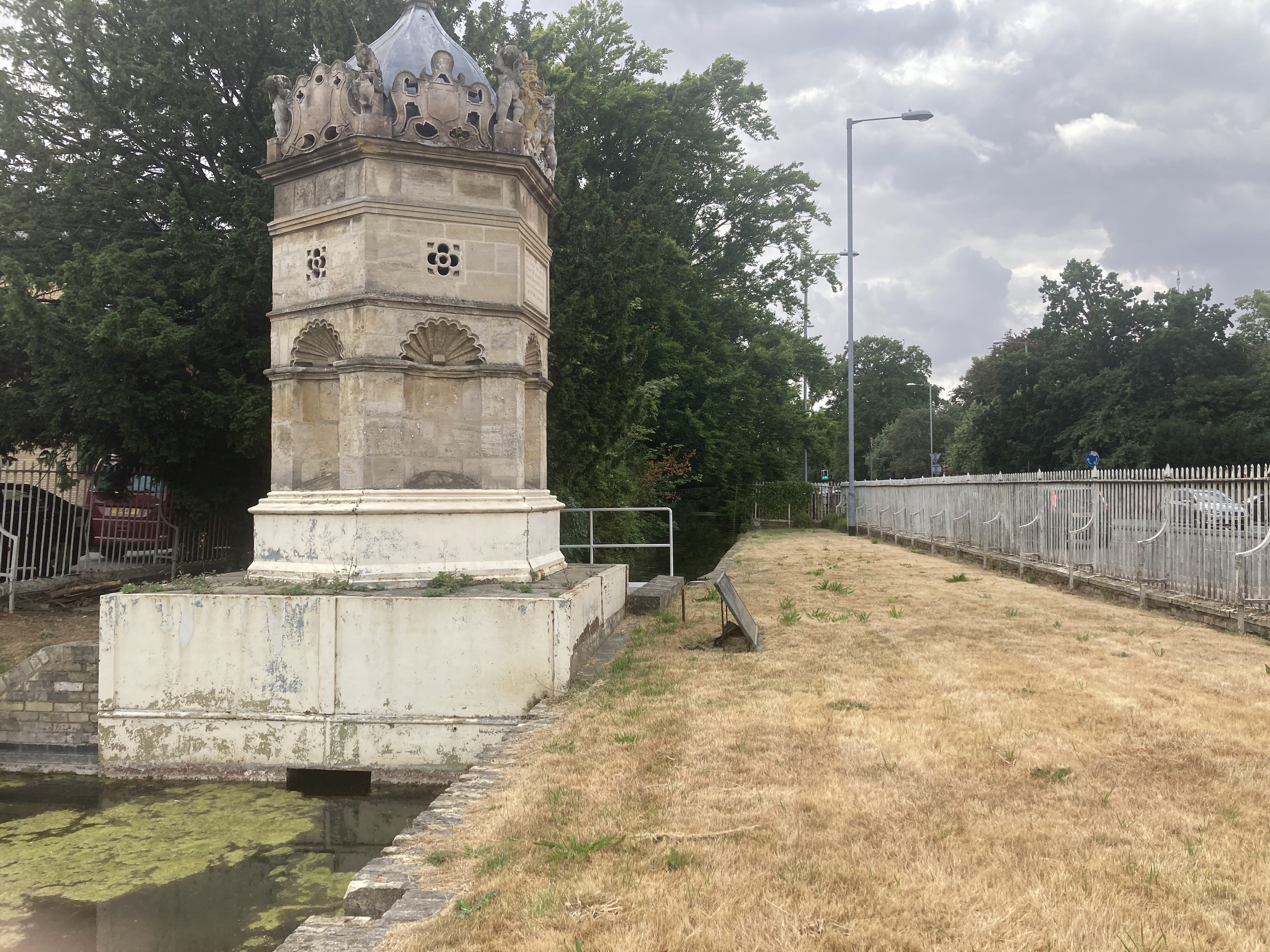 Hobson's Conduit as seen from Lenfield Road.