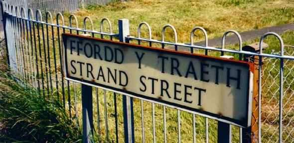 Bilingual street name sign in Bangor, North Wales