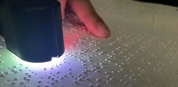 Robot braille reader