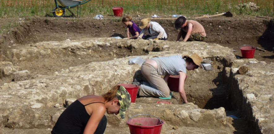 Digging underway at the theatre on the site of the Roman town Iteramna Lirenas 