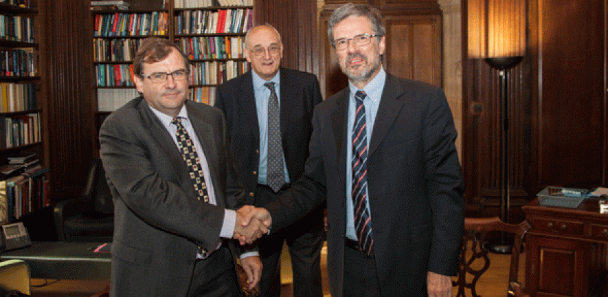 Prof Duncan Maskell, the Vice-Chancellor Prof Sir Leszek Borysiewicz, and Fapesp’s Prof Carlos Henrique de Brito Cruz