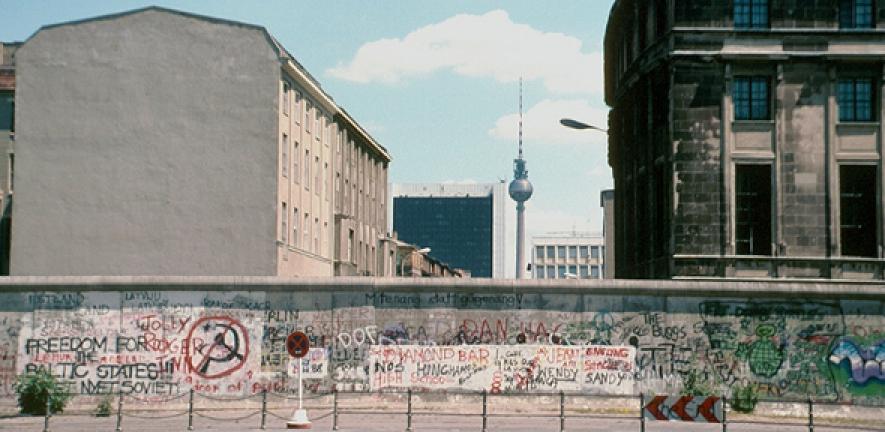 The Wall behind the Reichstag, (East) Berlin, Germany (1989/312)