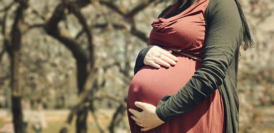 Newborn babies at risk from bacteria commonly carried by mothers