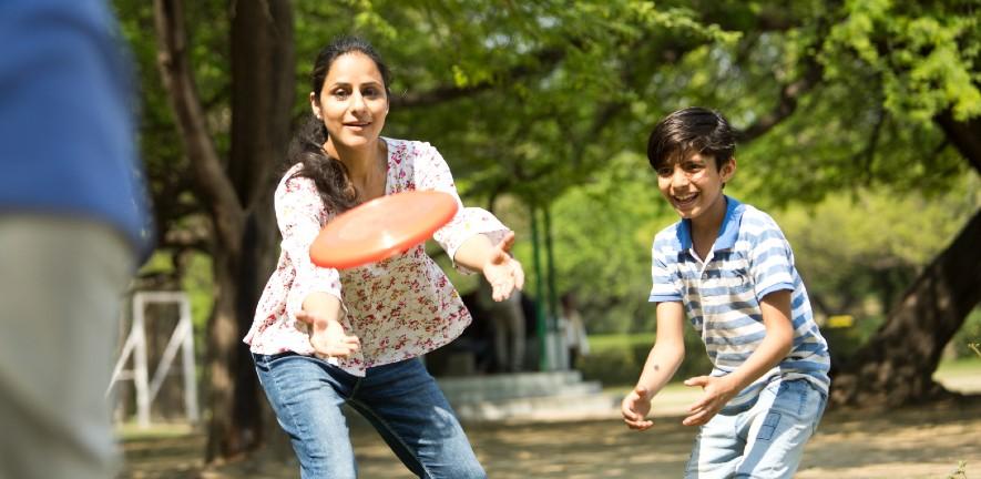 Family playing frisbee