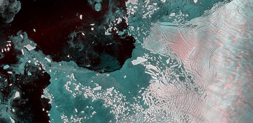 Sentinel-1 image composite depicting the highly fractured and fast-flowing frontal margin of the Thwaites and Crosson ice shelves