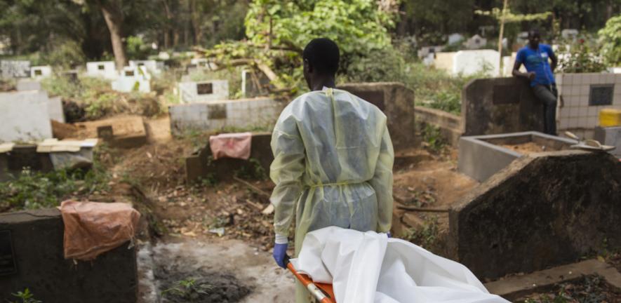 Burial team in Guinea carry a victim of Ebola, 2015. UN Photo/Martine Perret