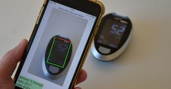 Reading diabetes monitor