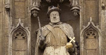 Henry VIII statue on the Great Gate of Trinity College Cambridge