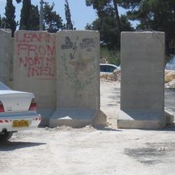 Barrier from Isawiyya village into Jerusalem