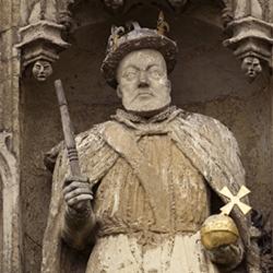 Henry VIII statue on the Great Gate of Trinity College Cambridge
